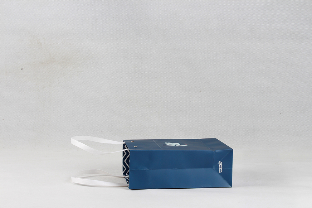 LOVEYOU精美禮品白卡紙袋定制 LOVEYOU精美禮品白卡紙袋定制