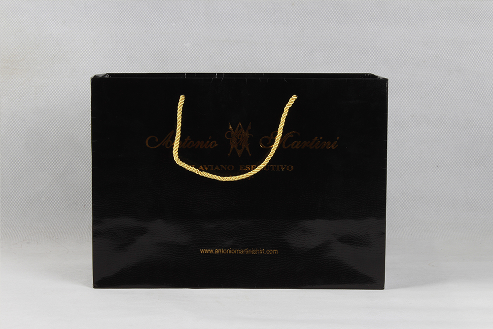 高端黑色商務(wù)型銅版紙袋 高端黑色商務(wù)型銅版紙袋