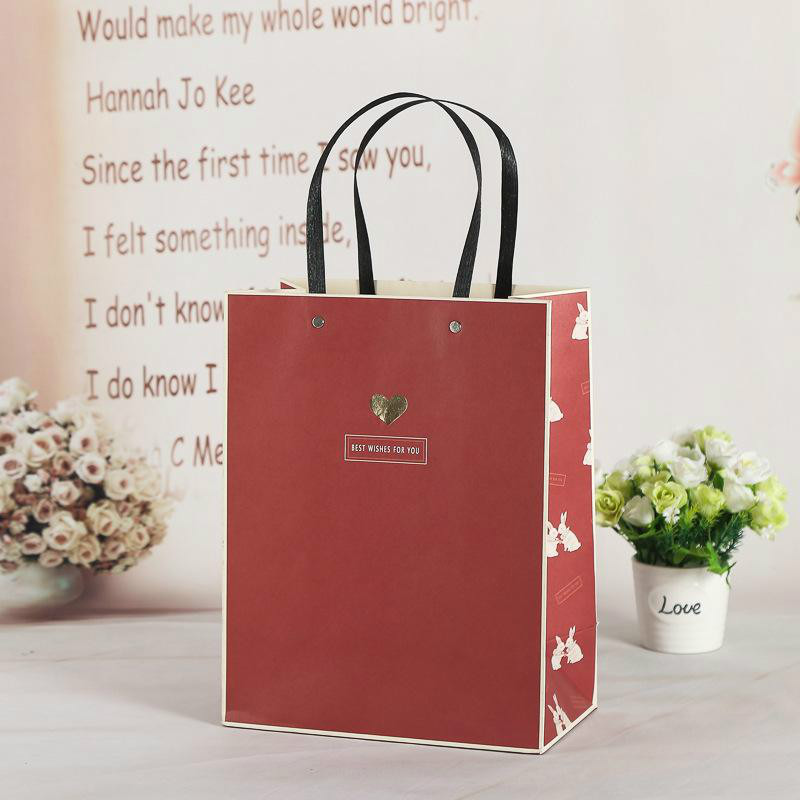 同樣是紙袋,為什么挖孔紙袋不如手提紙袋受歡迎呢? 同樣是紙袋,為什么挖孔紙袋不如手提紙袋受歡迎呢?