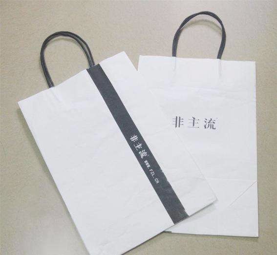 想提品牌知名度？試試定制服裝紙袋